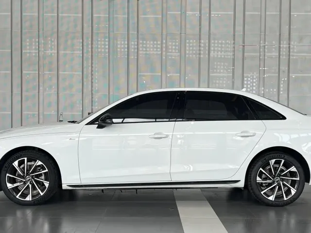 Audi A4L — Фото автомобиля 16