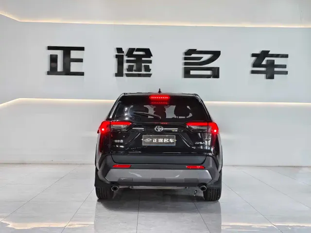 Toyota RAV4 — Фото автомобиля 7