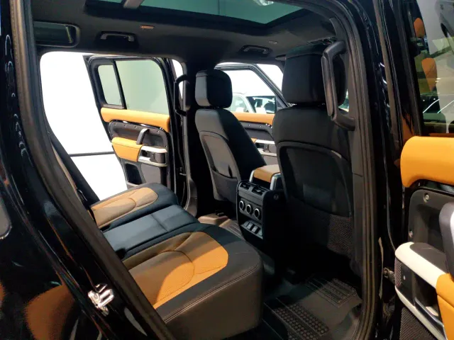 Land Rover Defender — Фото автомобиля 8