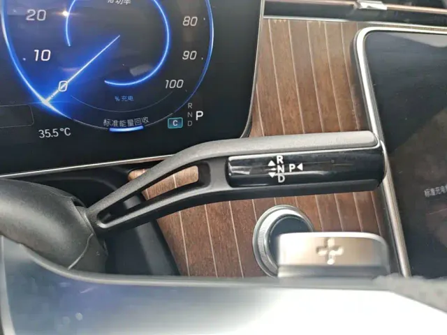 Mercedes-Benz EQE SUV — Фото автомобиля 13