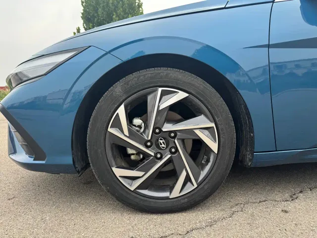 Hyundai Elantra — Фото автомобиля 6