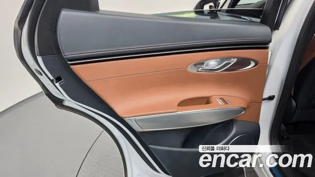 Genesis GV70 — Фото автомобиля 14