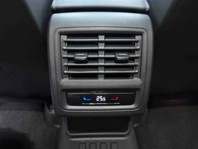 Volkswagen Golf — Фото автомобиля 18