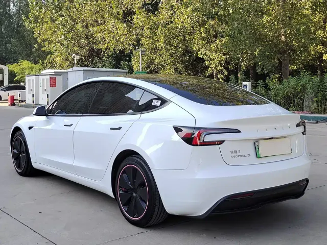 Tesla Model 3 — Фото автомобиля 6