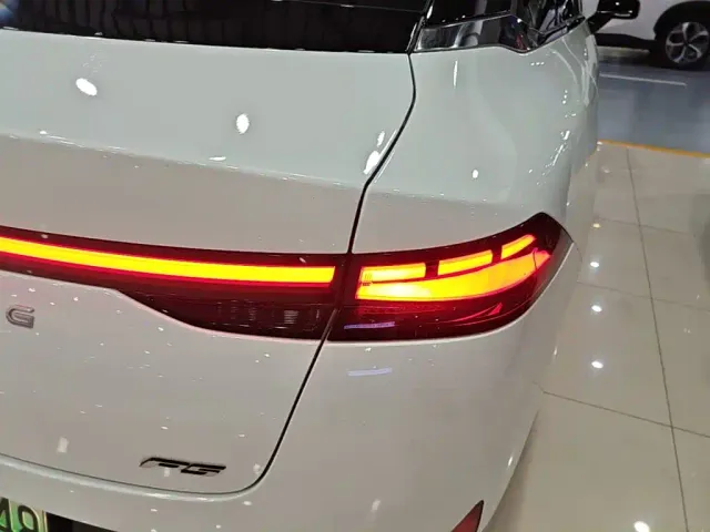 Xpeng P5 — Фото автомобиля 7