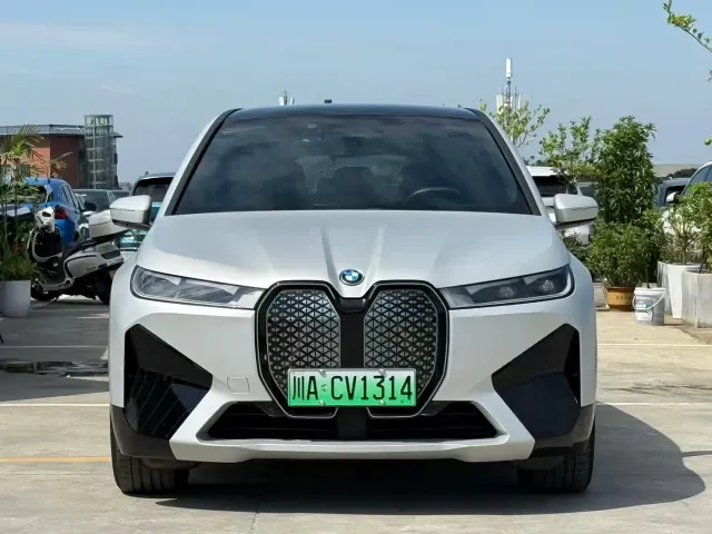 BMW iX — Фото автомобиля 5