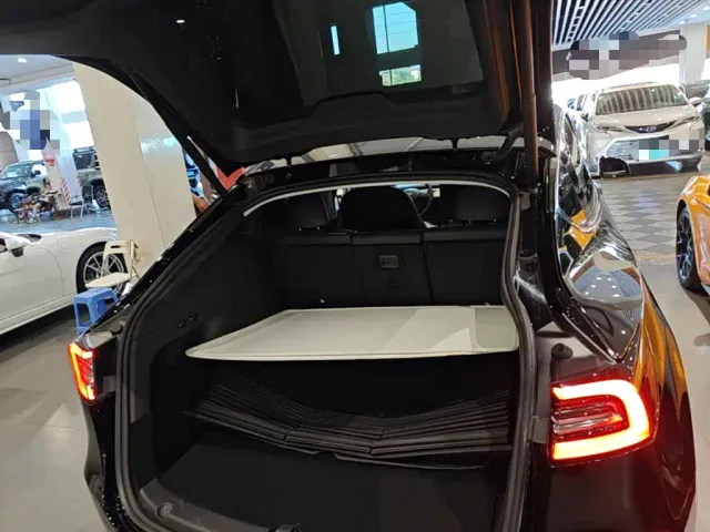 Tesla Model Y — Фото автомобиля 18
