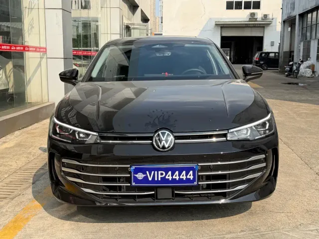 Volkswagen Passat — Фото автомобиля 3