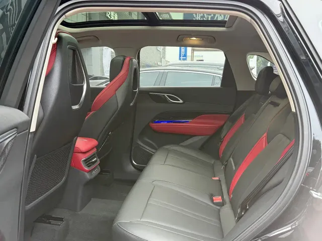 Hongqi HS3 — Фото автомобиля 10