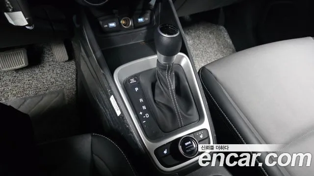 Hyundai Venue — Фото автомобиля 9