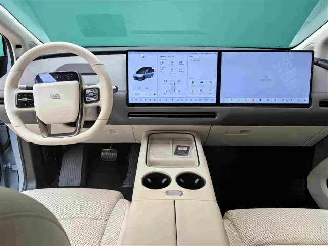 Li Auto i8 — Фото автомобиля 10