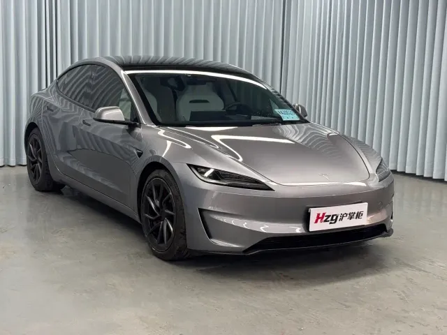 Tesla Model 3 — Фото автомобиля 3