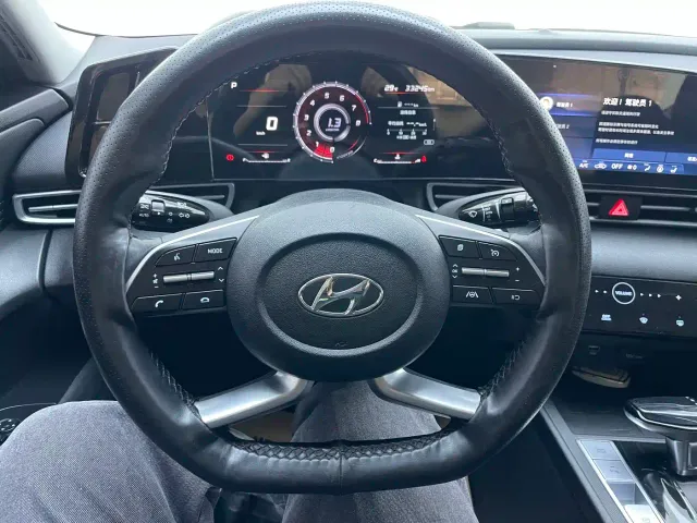 Hyundai Elantra — Фото автомобиля 9