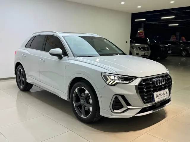 Audi Q3 — Фото автомобиля 3