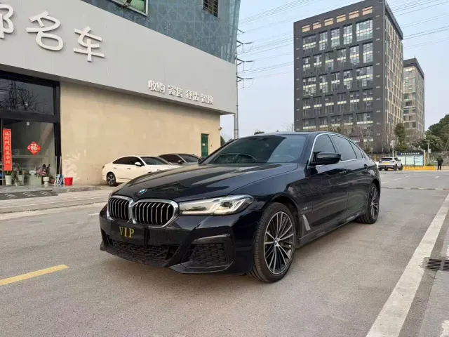 Фотография автомобиля — BMW 5 Series