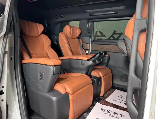 Toyota Vellfire — Фото автомобиля 9