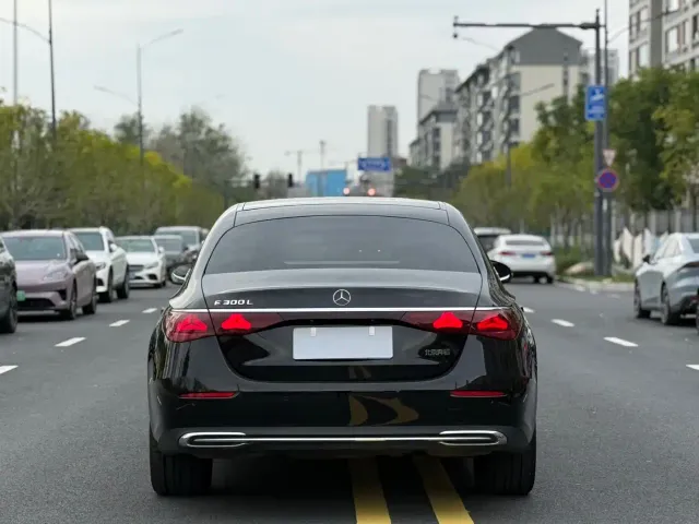 Mercedes-Benz E-Class — Фото автомобиля 9