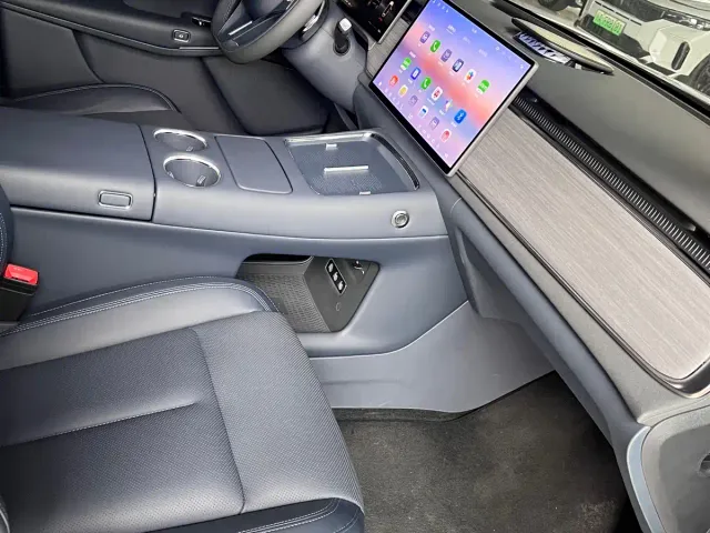 Voyah Zhiyin — Фото автомобиля 16