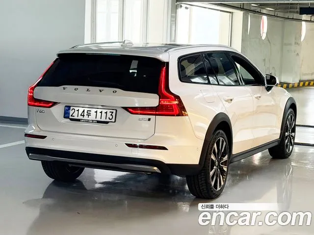 Volvo V60 Cross Country 2nd Gen — Фото автомобиля 2