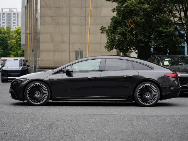 Mercedes-Benz EQS AMG — Фото автомобиля 3