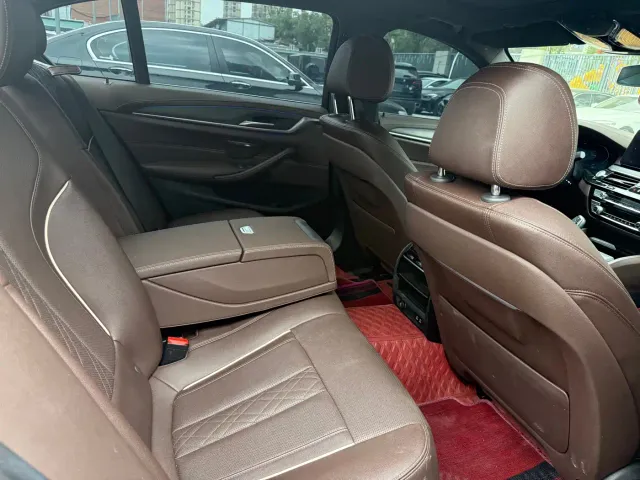 BMW 5 Series — Фото автомобиля 19