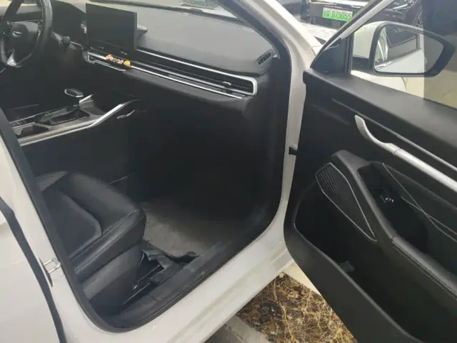 Geely Emgrand — Фото автомобиля 8