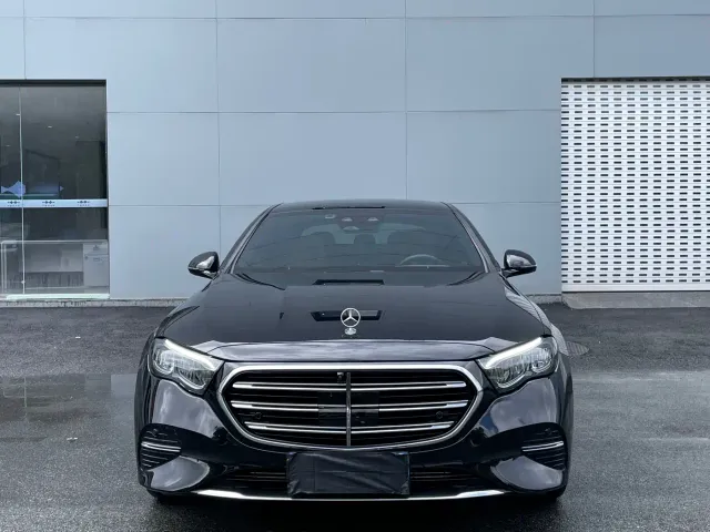 Mercedes-Benz E-Class — Фото автомобиля 2