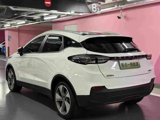 Geely Geometry M6 — Фото автомобиля 4