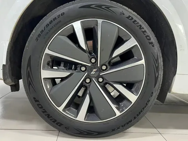 Li Auto L6 — Фото автомобиля 15