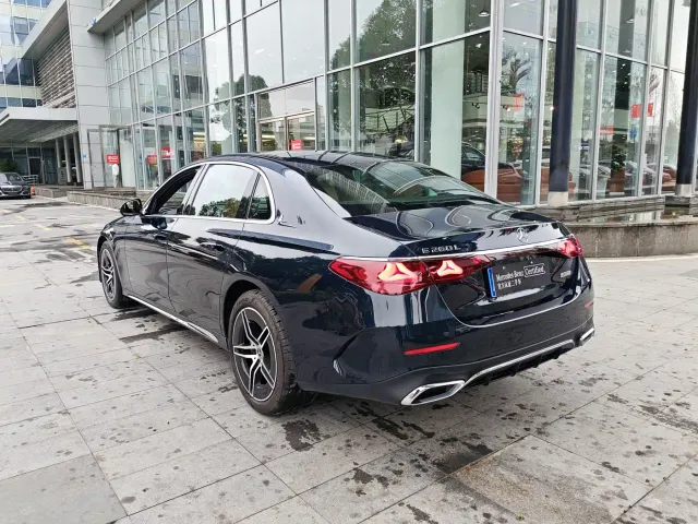 Mercedes-Benz E-Class — Фото автомобиля 21