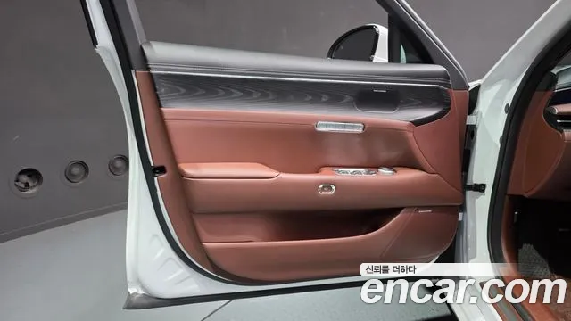 Genesis G90 Бензин 3.5 турбо AWD — Фото автомобиля 24