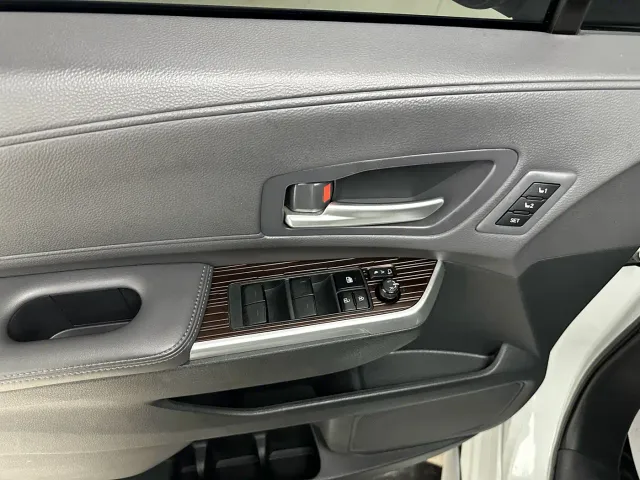 Toyota Granvia — Фото автомобиля 11