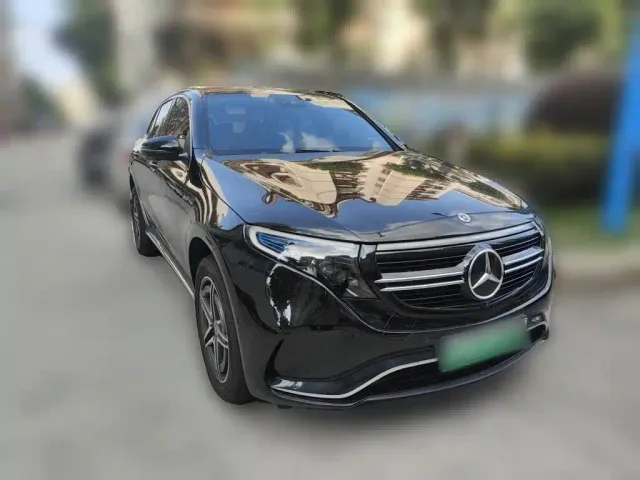 Mercedes-Benz EQC — Фото автомобиля 3