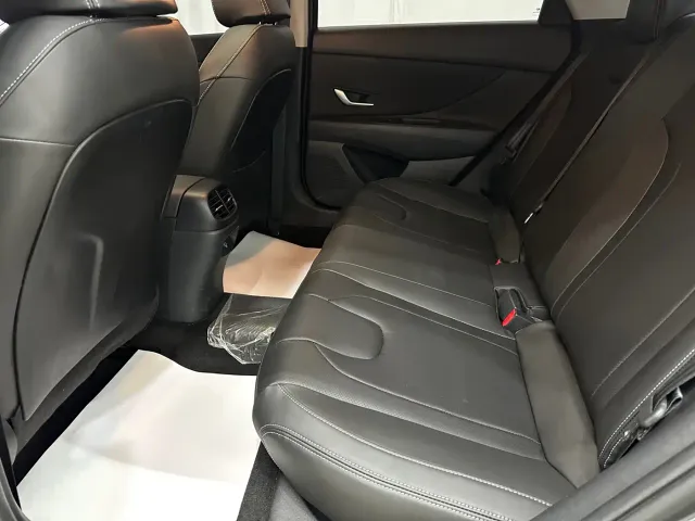 Hyundai Elantra — Фото автомобиля 9