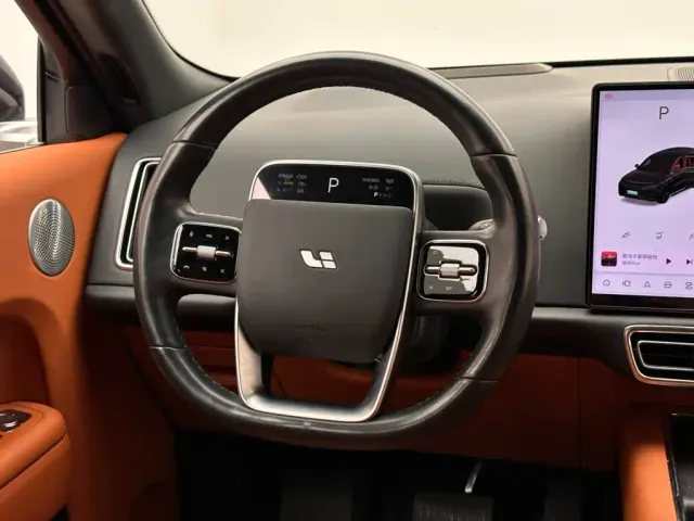 Li Auto L8 — Фото автомобиля 12