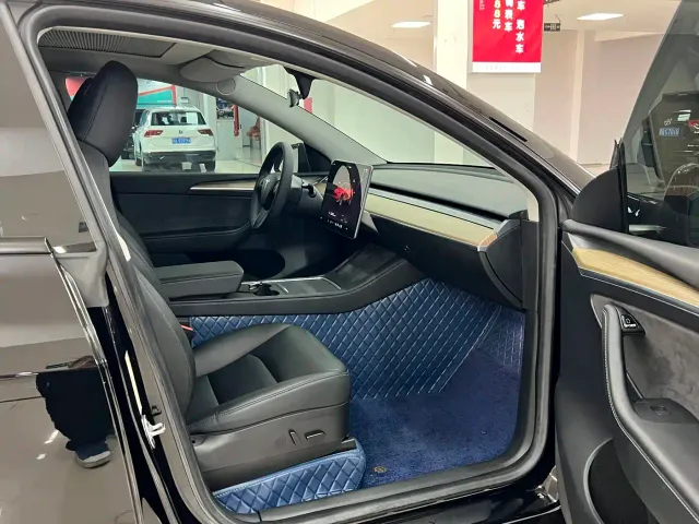 Tesla Model Y — Фото автомобиля 7