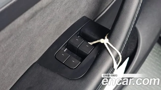 Tesla Model Y — Фото автомобиля 27
