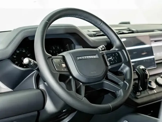 Land Rover Defender — Фото автомобиля 11
