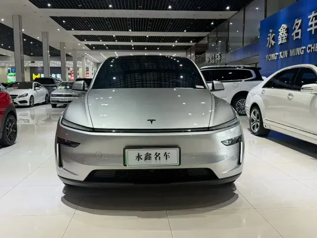 Tesla Model Y L — Фото автомобиля 2