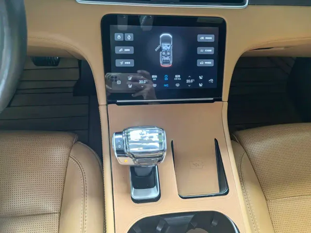 Li Auto ONE — Фото автомобиля 10
