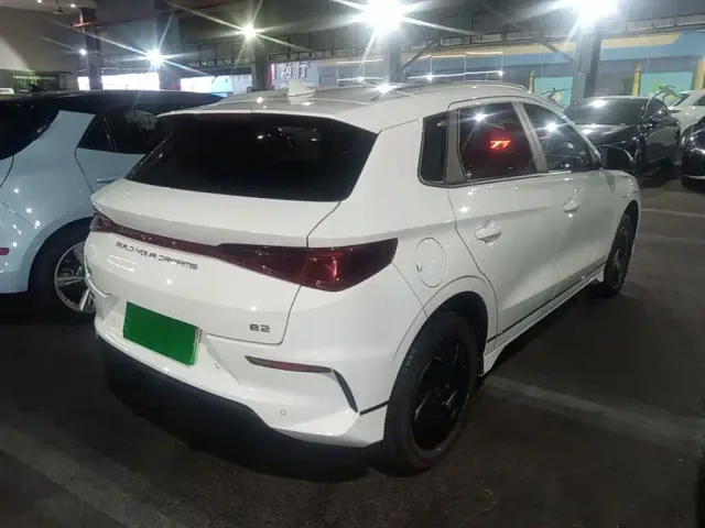 BYD e2 — Фото автомобиля 6