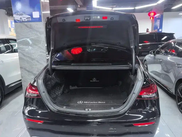 Mercedes-Benz E-Class — Фото автомобиля 8