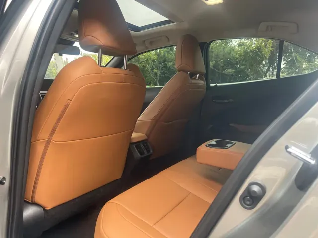 Lexus UX — Фото автомобиля 5