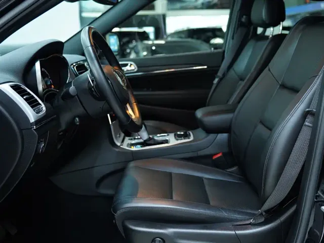 Jeep Grand Cherokee — Фото автомобиля 4