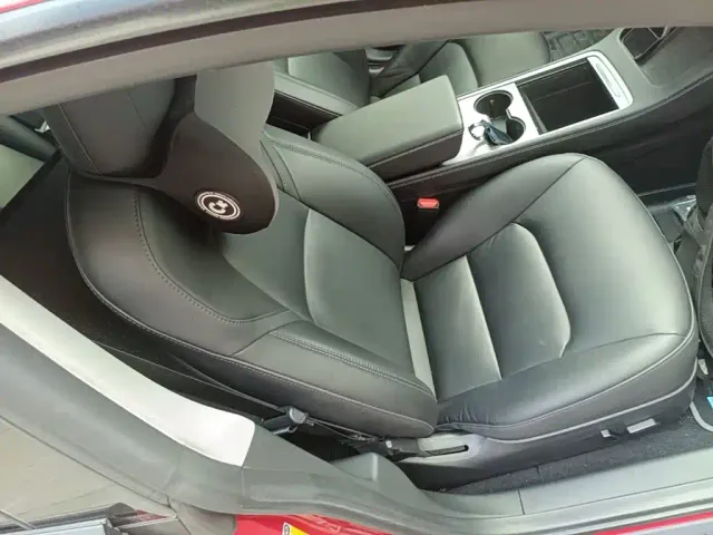 Tesla Model 3 — Фото автомобиля 24