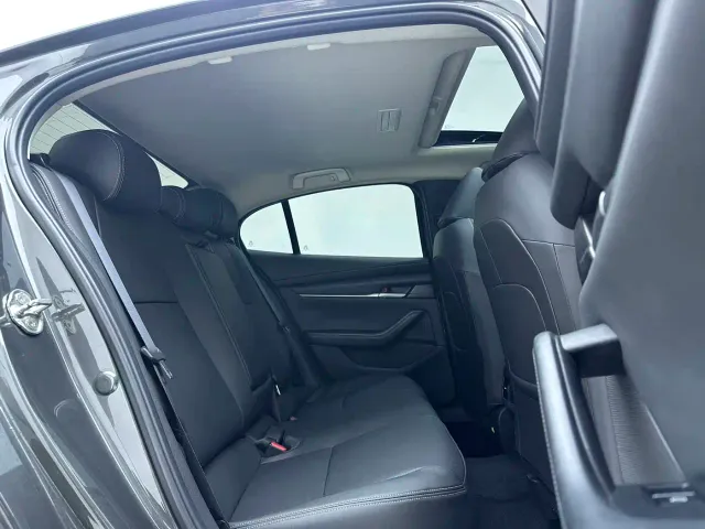 Mazda Axela — Фото автомобиля 10