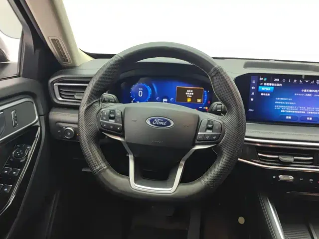 Ford Explorer — Фото автомобиля 15