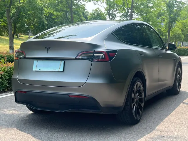 Tesla Model Y — Фото автомобиля 6