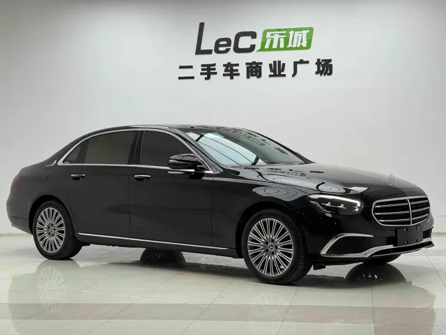 Mercedes-Benz E-Class — Фото автомобиля 3