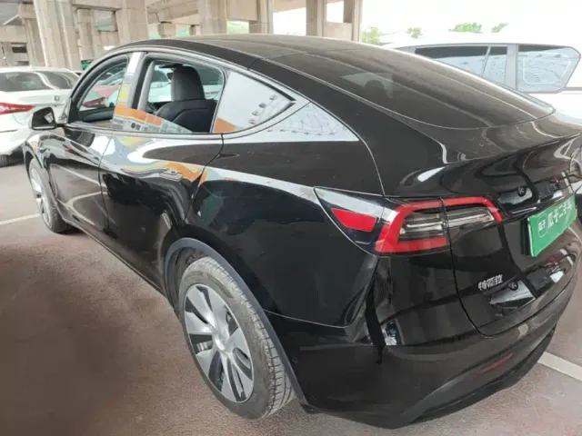 Tesla Model Y — Фото автомобиля 4